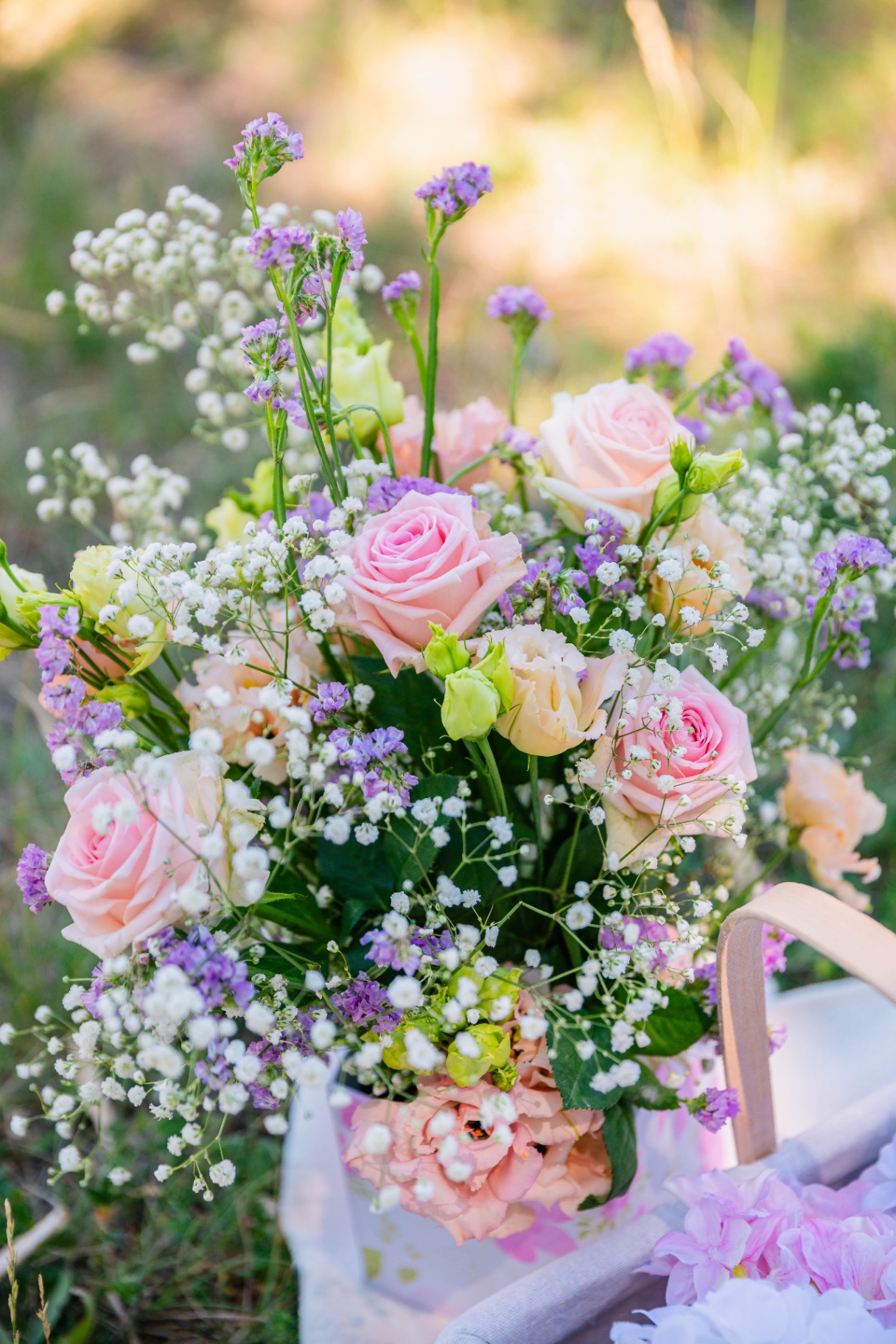 Custom premium floral arrangement with blush roses, baby's breath and lilac blooms — Vivielle Events Budapest