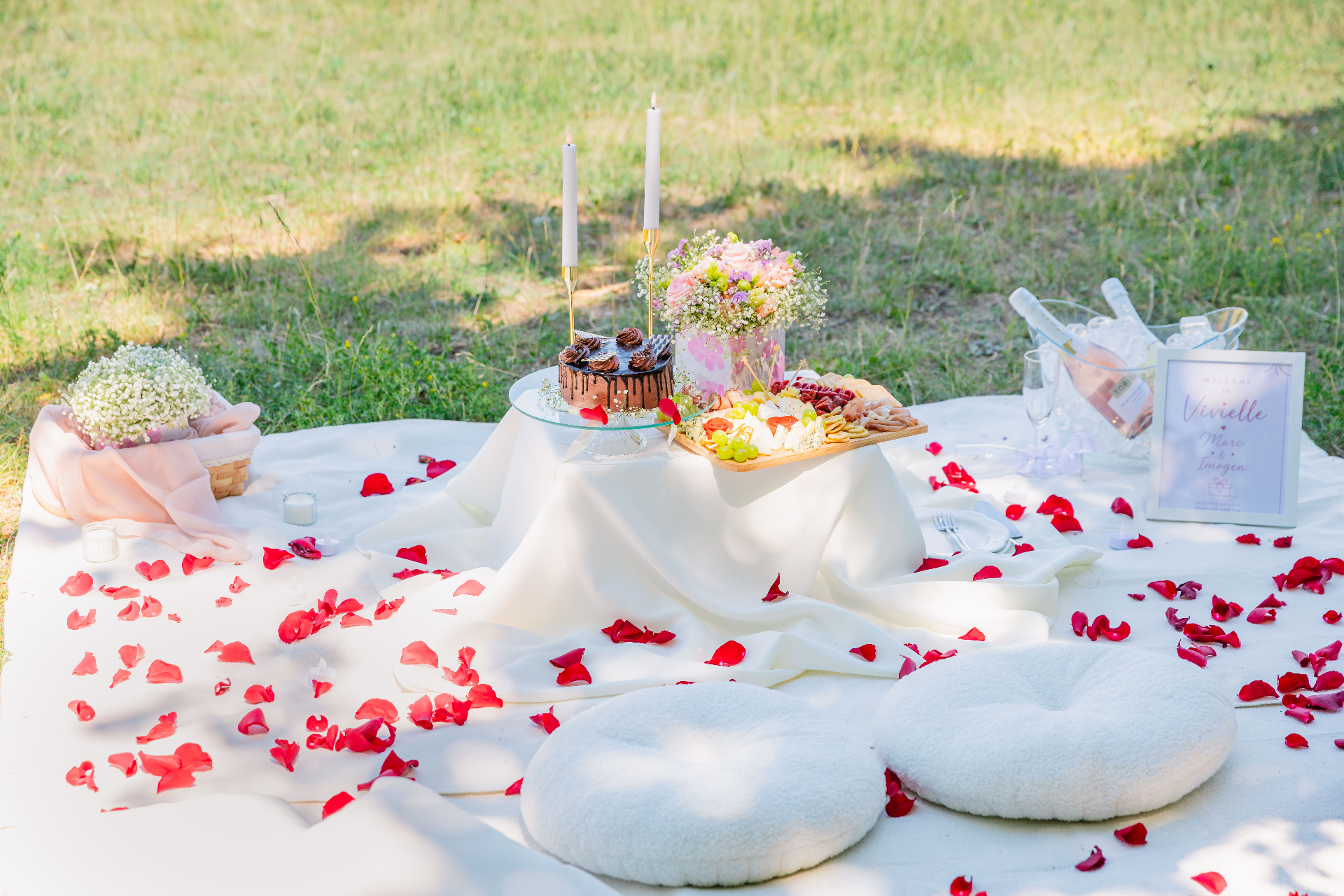 Chocolate drip cake, grazing board and taper candles on a silk tablescape — luxury picnic by Vivielle Events Budapest