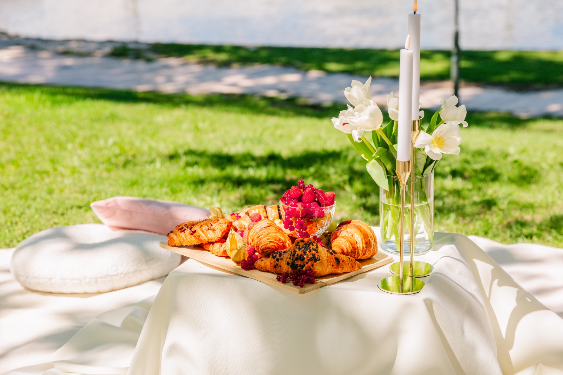 Vivielle Events luxury picnic Budapest pastry board with croissants, berries and tulips
