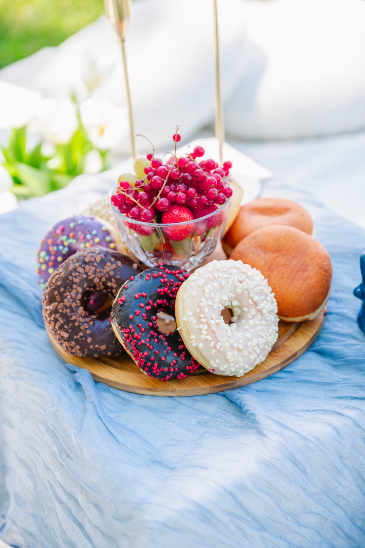 Pastel donut platter on a blue gauze tablescape — luxury picnic Budapest by Vivielle Events